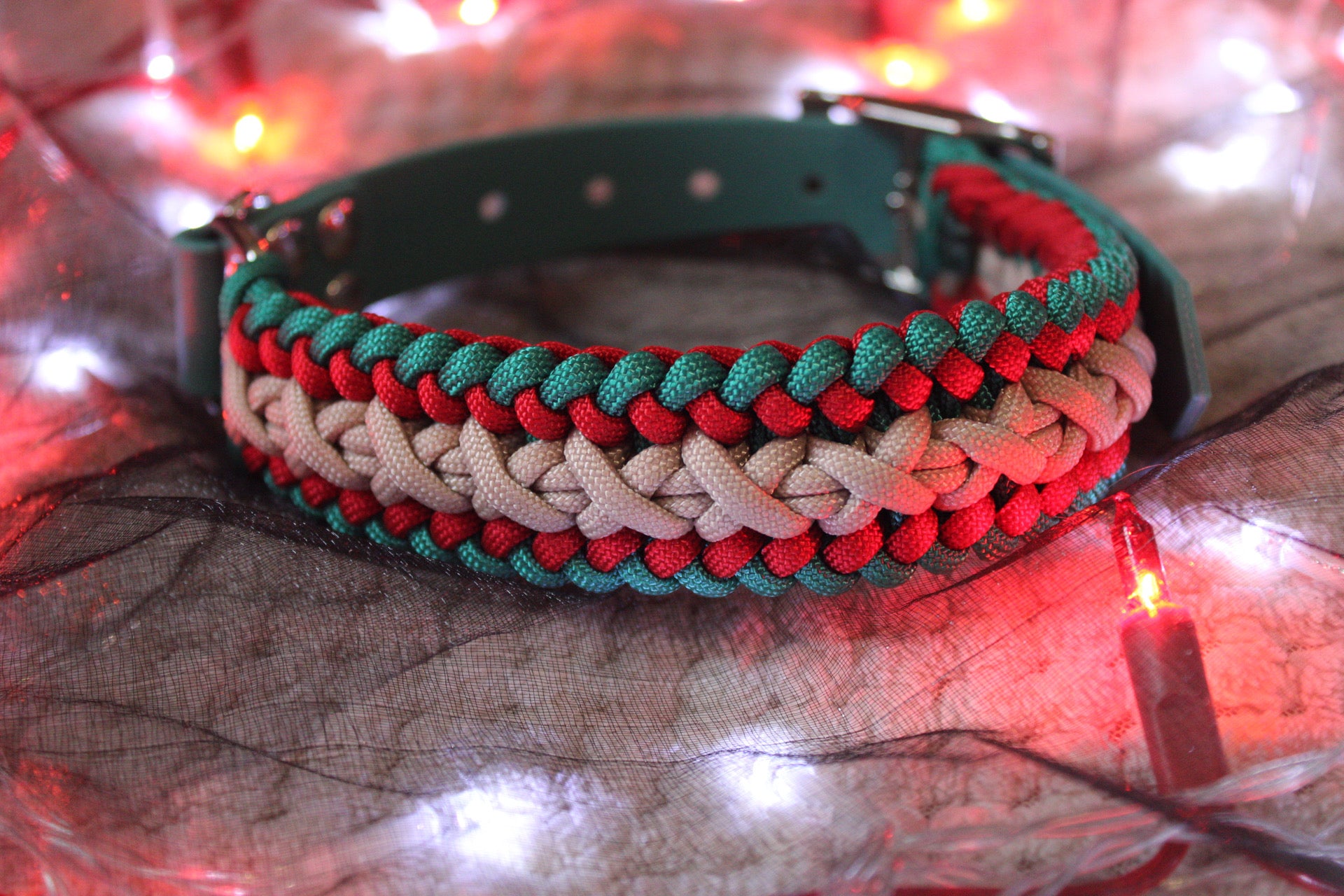 Collier de Noël en Paracorde – Édition Tradition